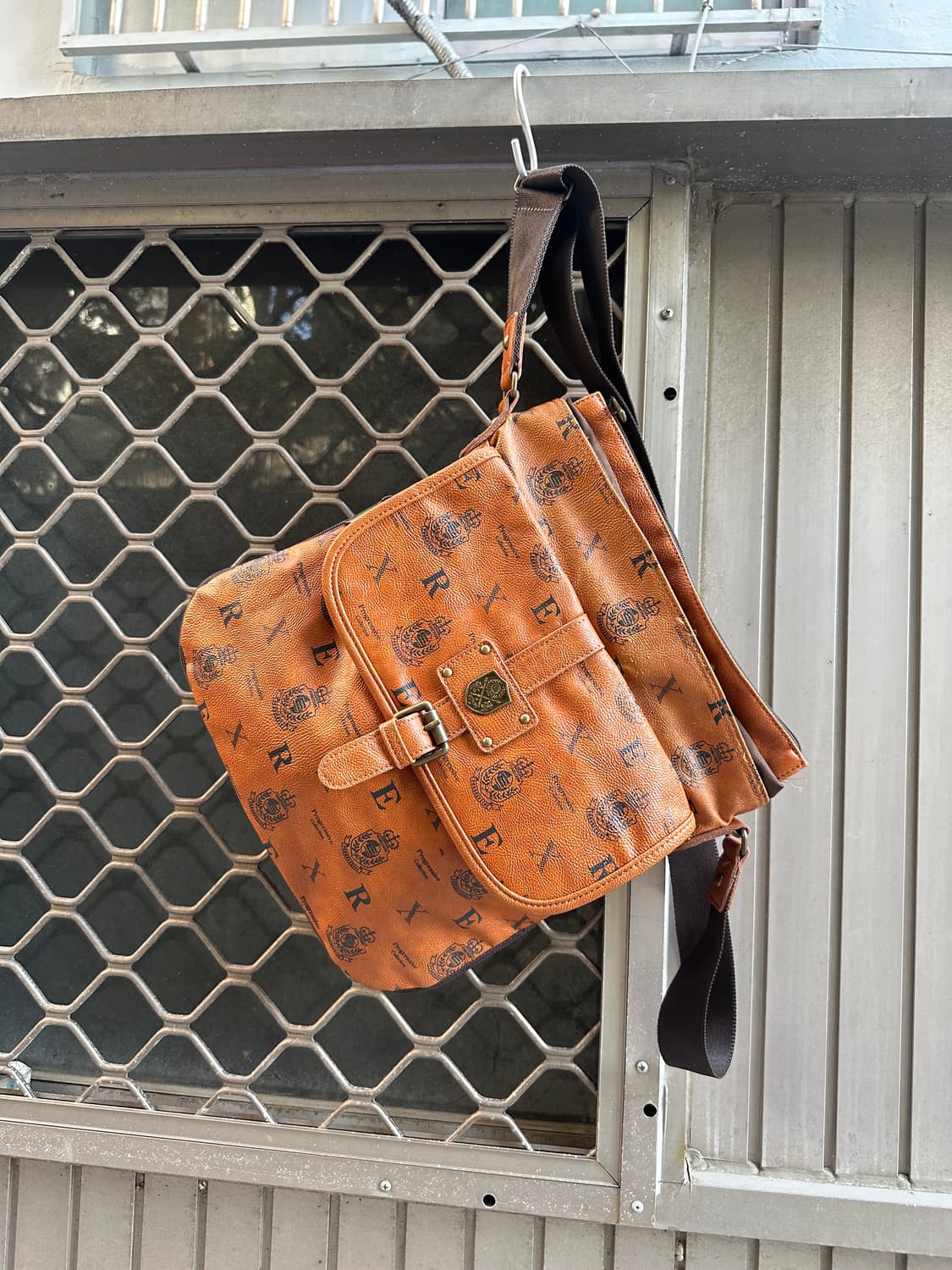 EXR multi pocket brown leather bag 상품이미지2