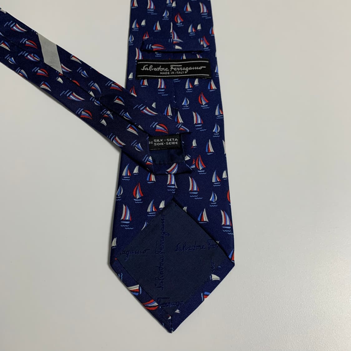 살바토레 페레가모 네이비 클래식 명품넥타이 새상품급 7.8cm 상품이미지6