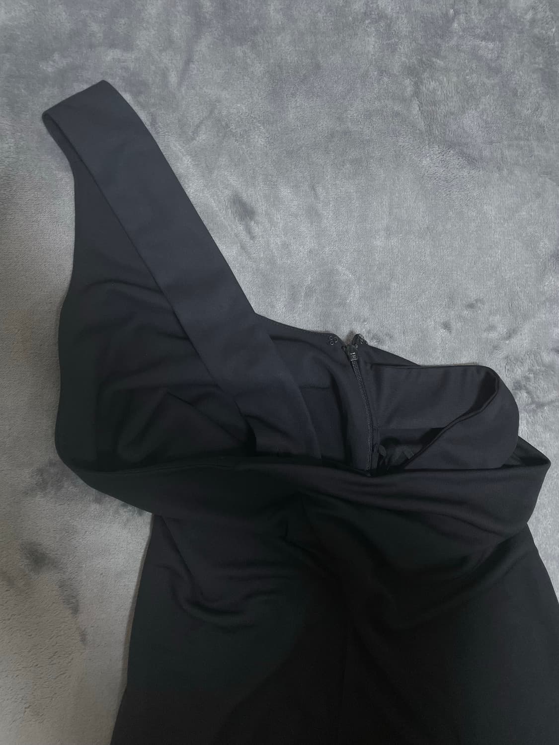 [무료배송] 코스 블랙 원숄더 원피스 상품이미지2