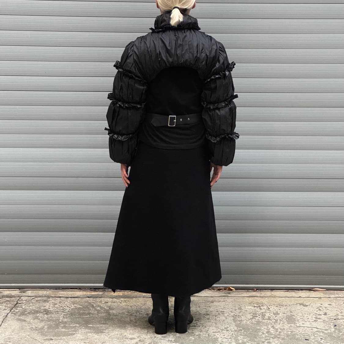 Ruffle Black Down Open Back Padding Jack 상품이미지10