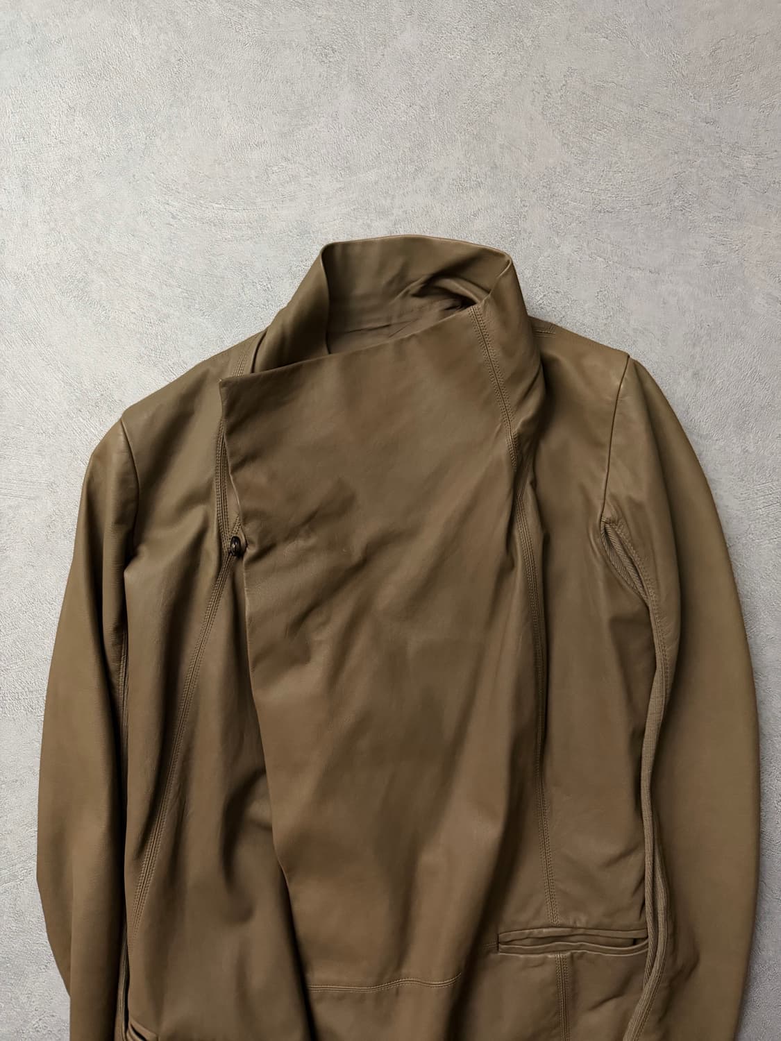 릭오웬스 비대칭 하이넥 램스킨 자켓 상품이미지3