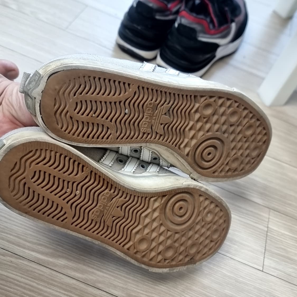 아디다스 니짜 트레포일 회색 스니커즈(230) 상품이미지4