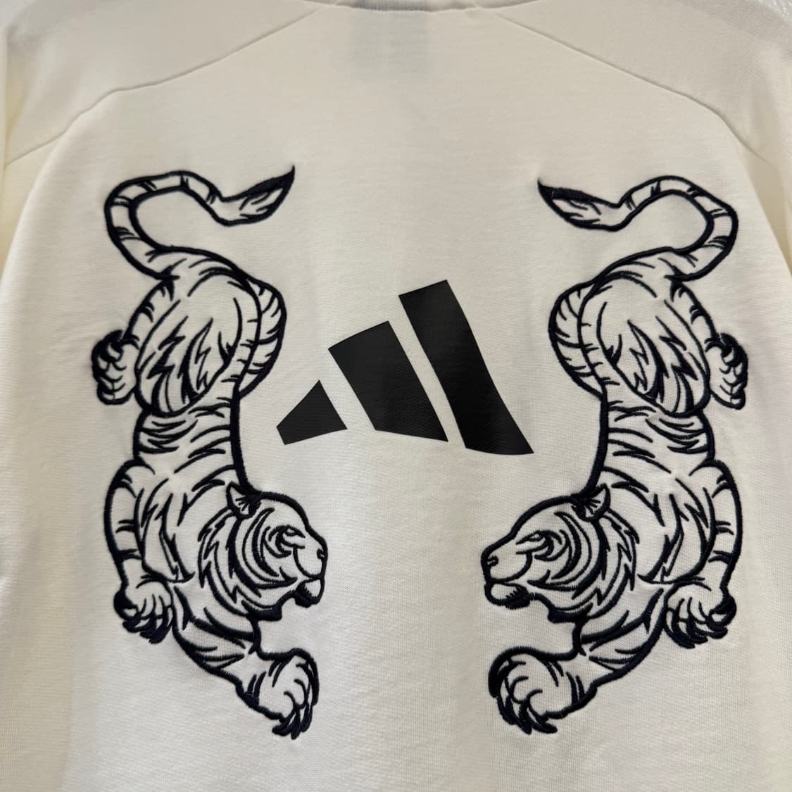 아다다스 타이거 크루넥 스웻 셔츠 상품이미지3