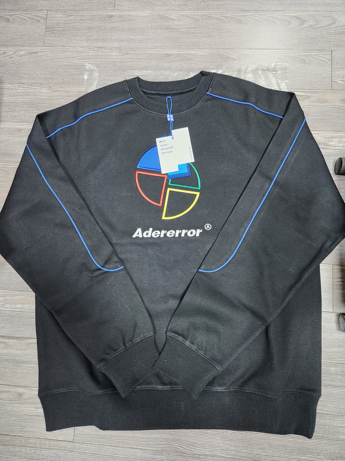 아더에러 슬라이스 맨투맨 블랙 A1 새상품 상품이미지2