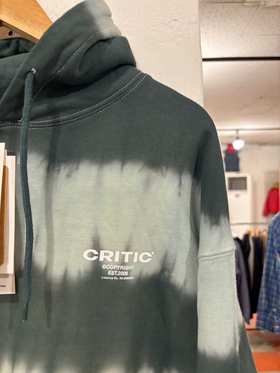 크리틱 후드티 상품이미지2