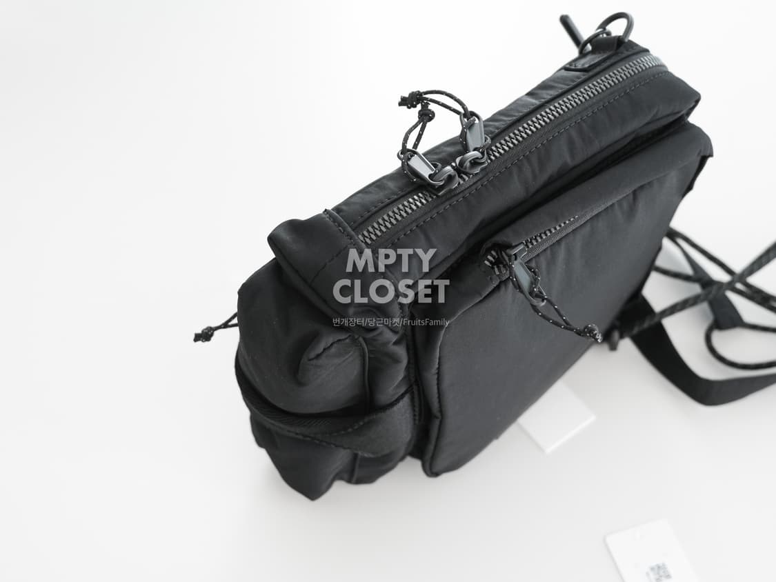 커스텀멜로우 블랙 나일론 미니 크로스백 상품이미지3