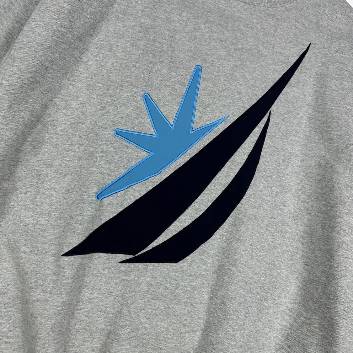 노티카 시그니처 로고 그레이 오버핏 맨투맨 (실측 XXL) 상품이미지4