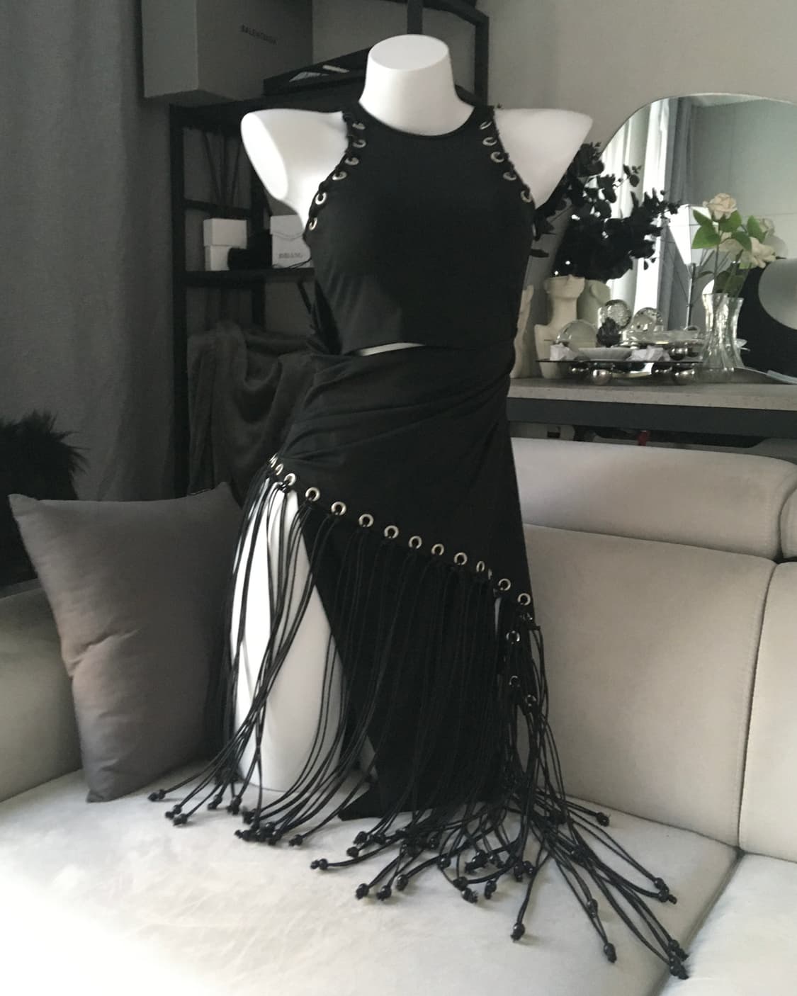 ༒ OBLIQUE EYELET TASSEL SLEEVELESS 상품이미지1