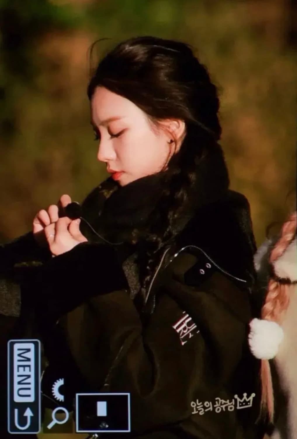 티유알이 무스탕 (카리나 착용) 상품이미지1