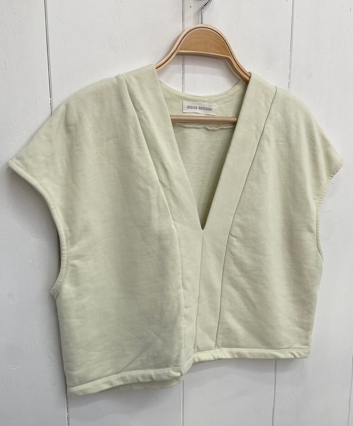 디그 에디션 V넥 크롭 스웨트 베스트 상품이미지5