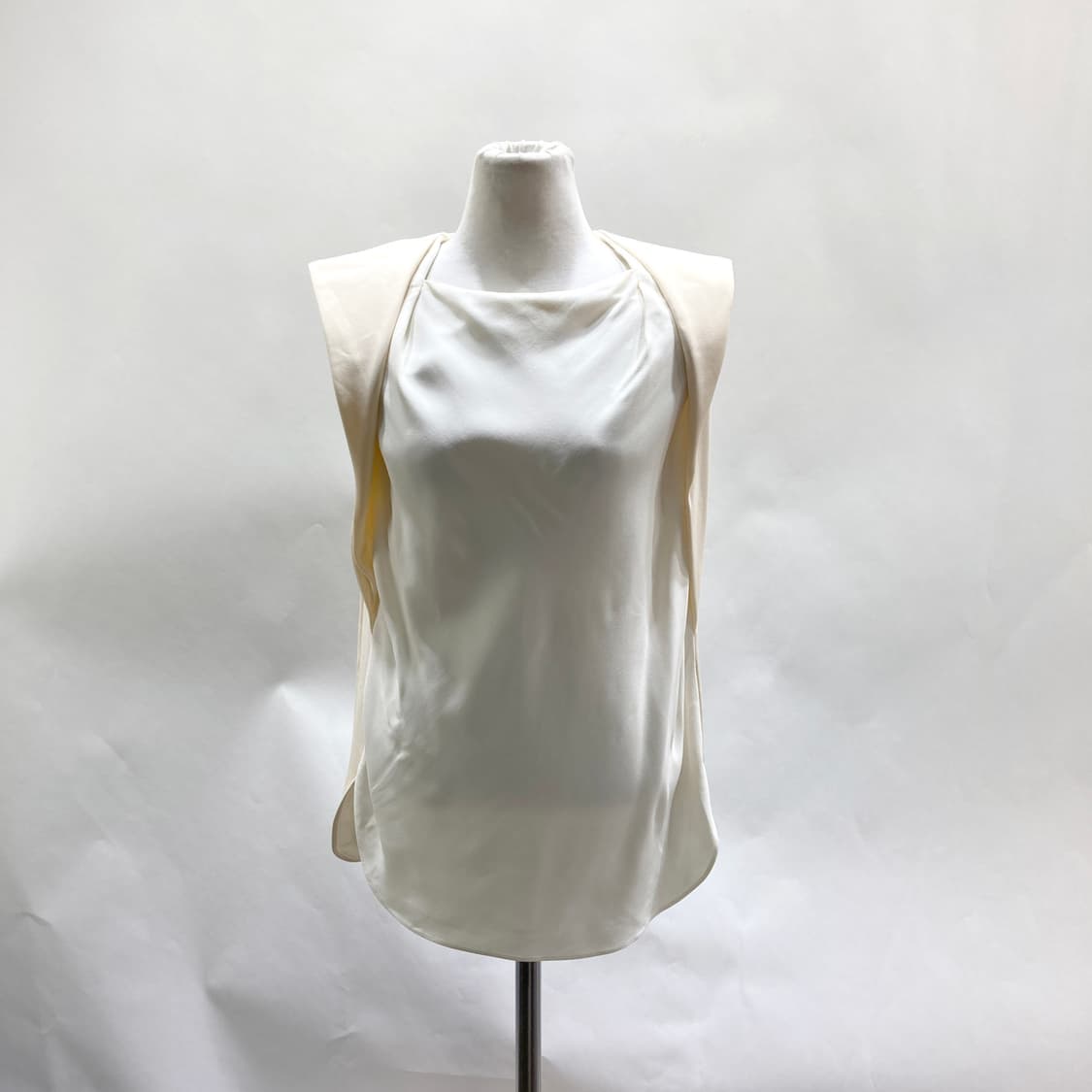 마인 한섬 여성민소매블라우스 배색견 85 상품이미지1