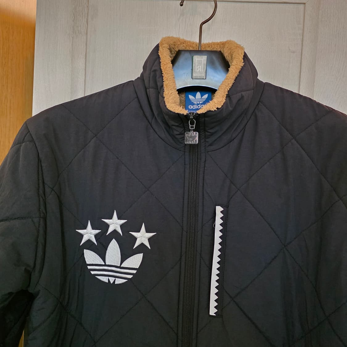 아디다스 블랙 퀼팅 자켓 상품이미지2