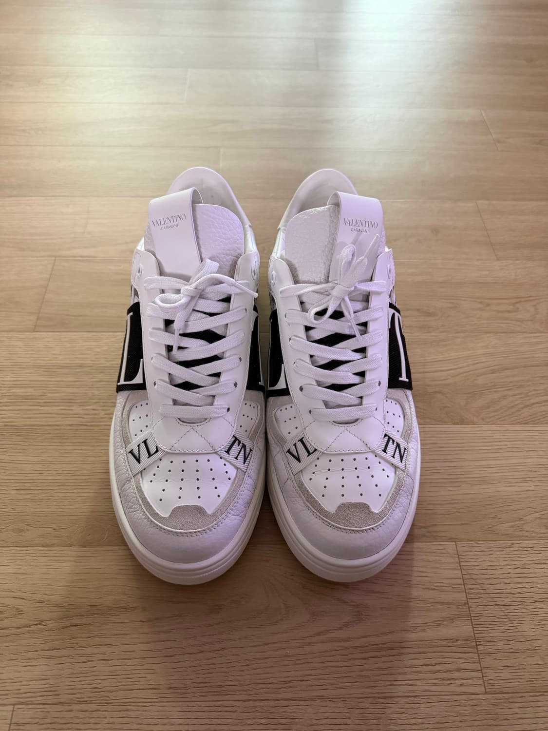 발렌티노 레더 스니커즈 상품이미지1