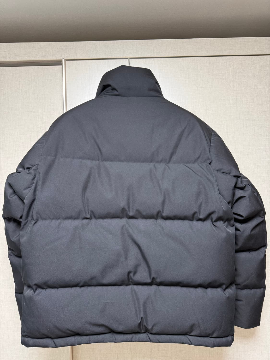 질스튜어트뉴욕 미니멀 숏패딩 M 블랙 상품이미지2