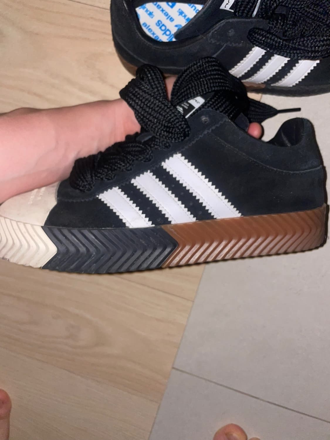 아디다스 알렉산더왕 스케이트 슈퍼 코어 블랙 상품이미지4