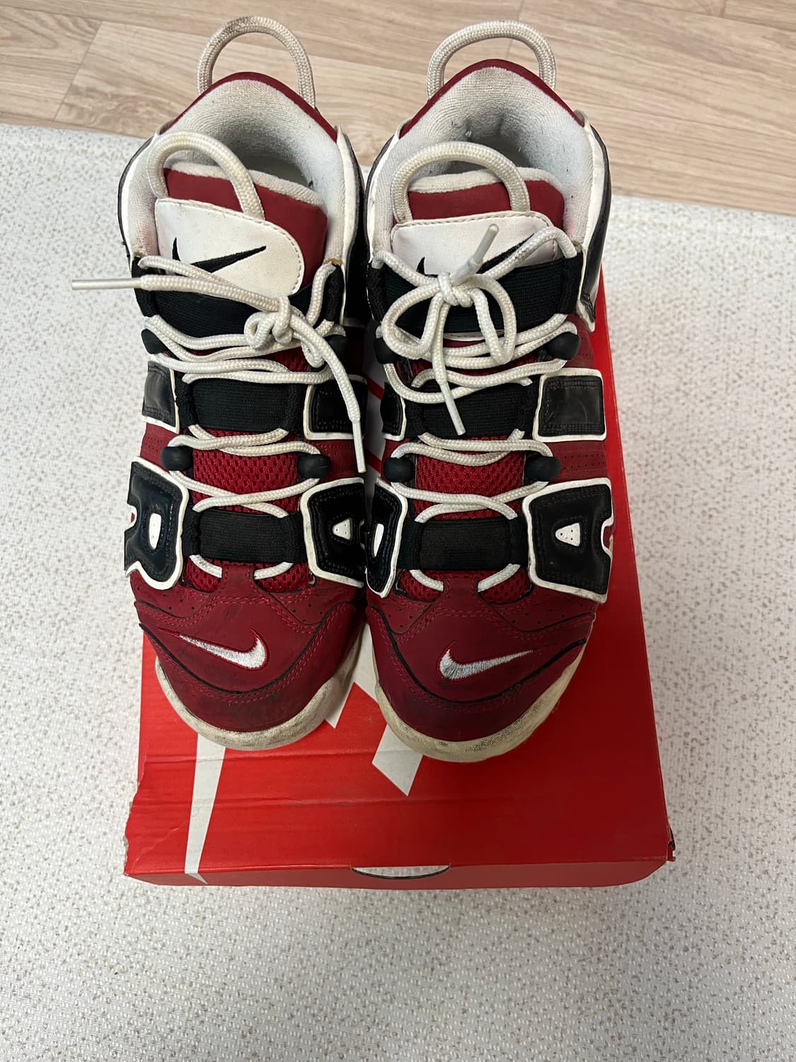 나이키 에어모어 업템포 빨/검 상품이미지2