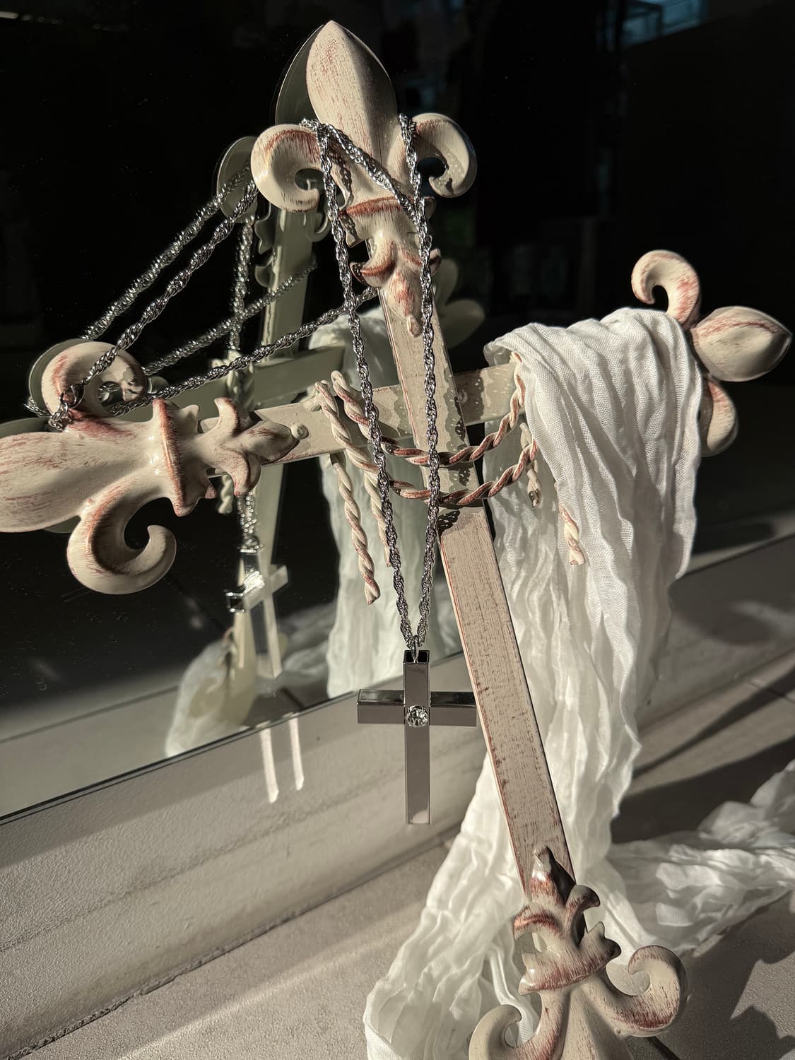 bold rhinestone cross necklace 상품이미지1