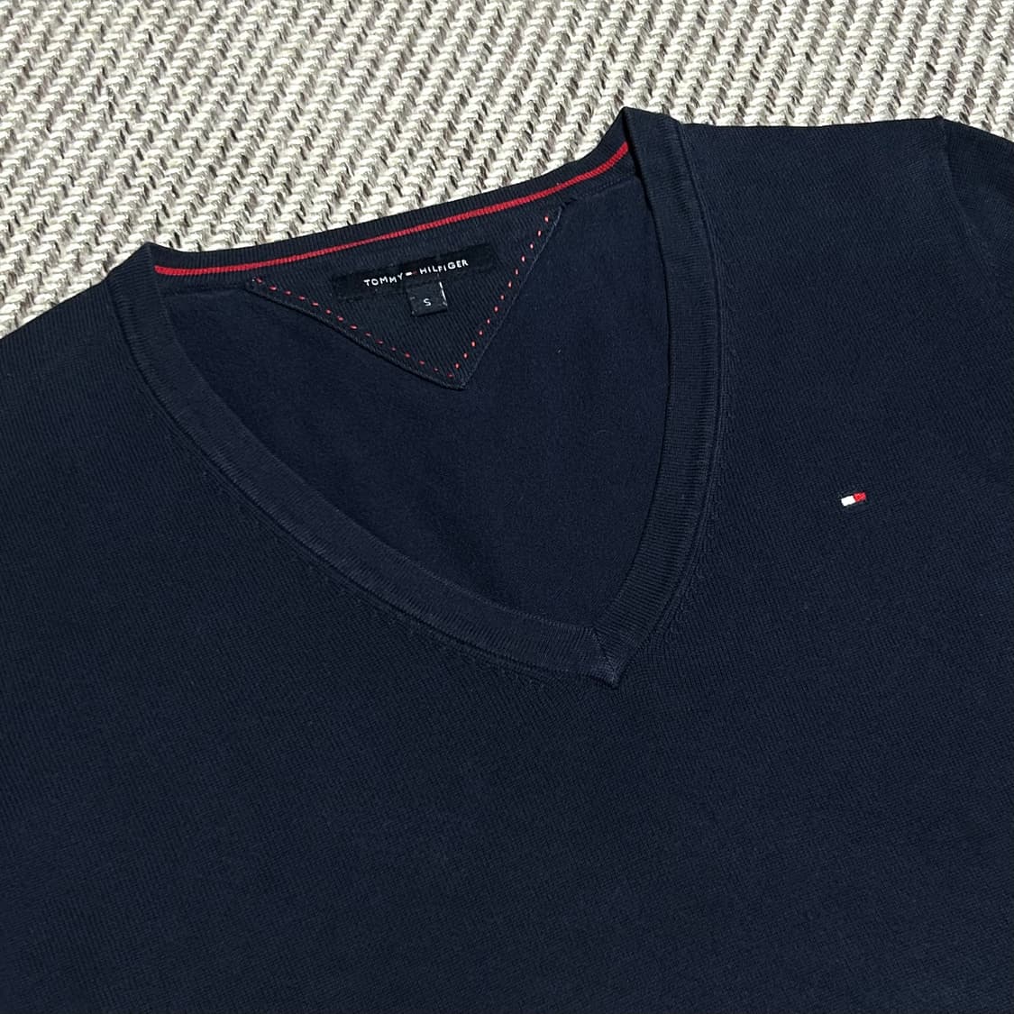 [S] Tommy 타미힐피거 우먼즈 네이비 브이넥 니트 상품이미지2