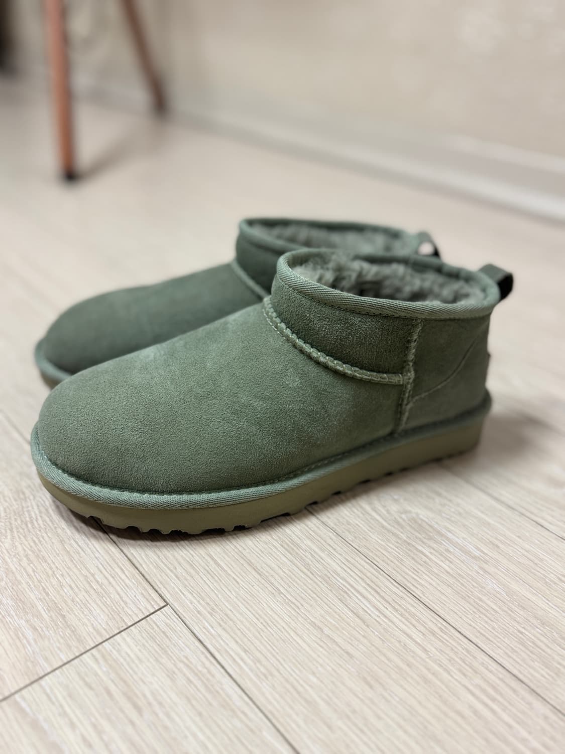 UGG 어그 클래식 울트라 미니 부츠 올리브 US8 상품이미지1