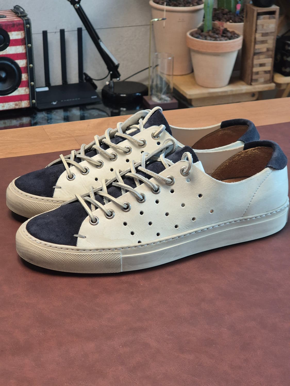 실착용2회 255-260 (40) 부테로 타니노 베이지+네이비스웨이드 상품이미지1