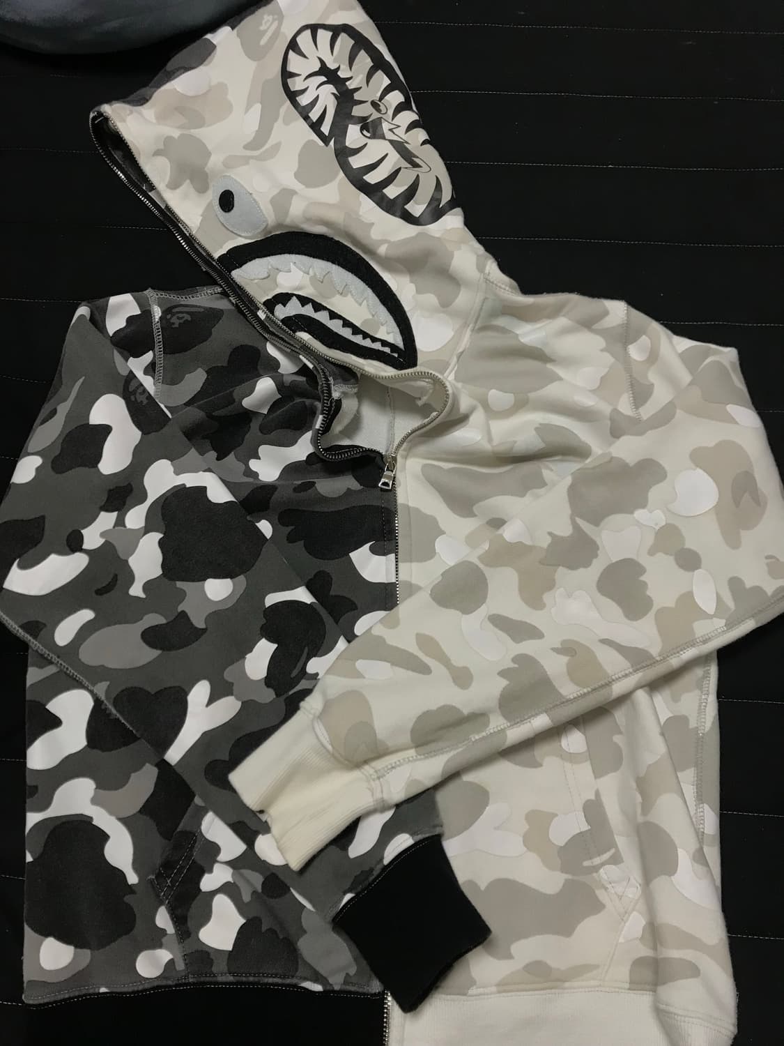 베이프 샤크 후드집업 흑백 상품이미지2