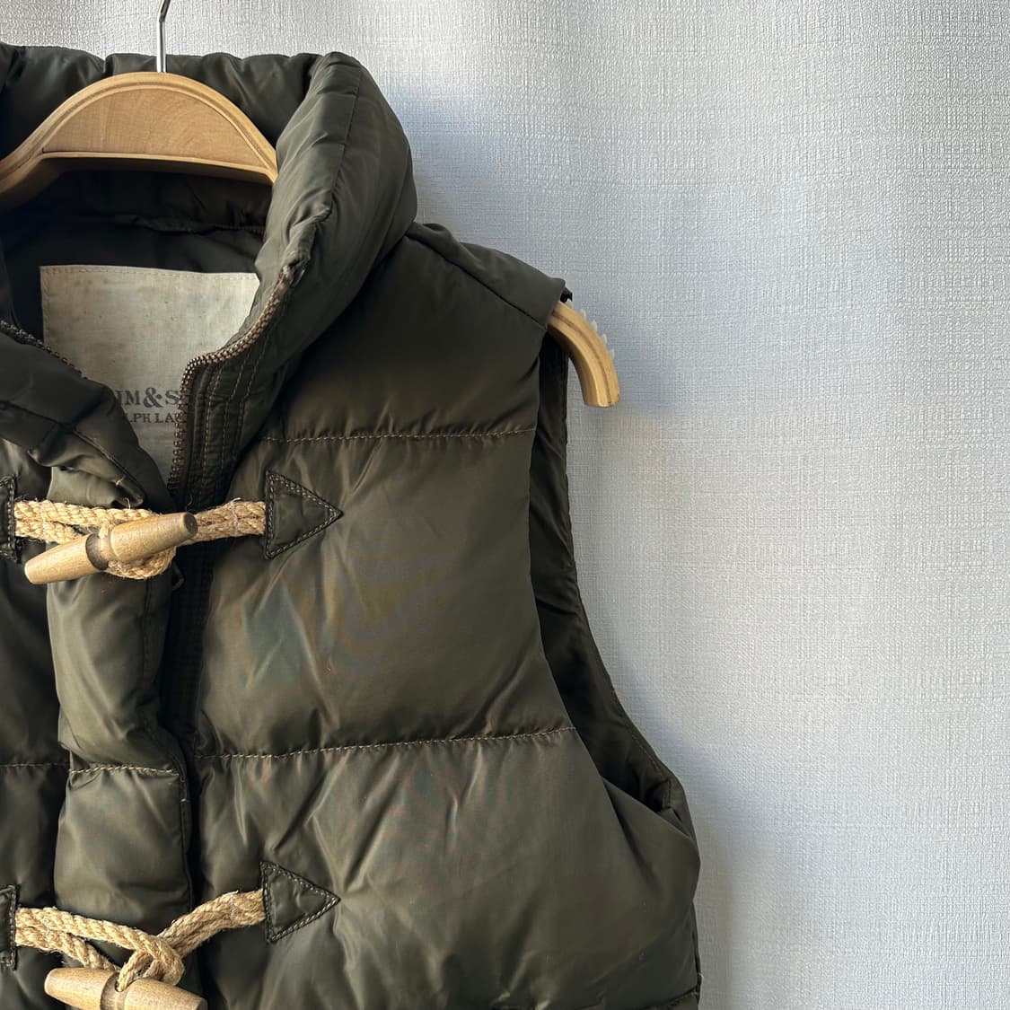 랄프로렌 데님 & 서플라이 토글 클로저 다운 베스트 카키 그린 XS 상품이미지3