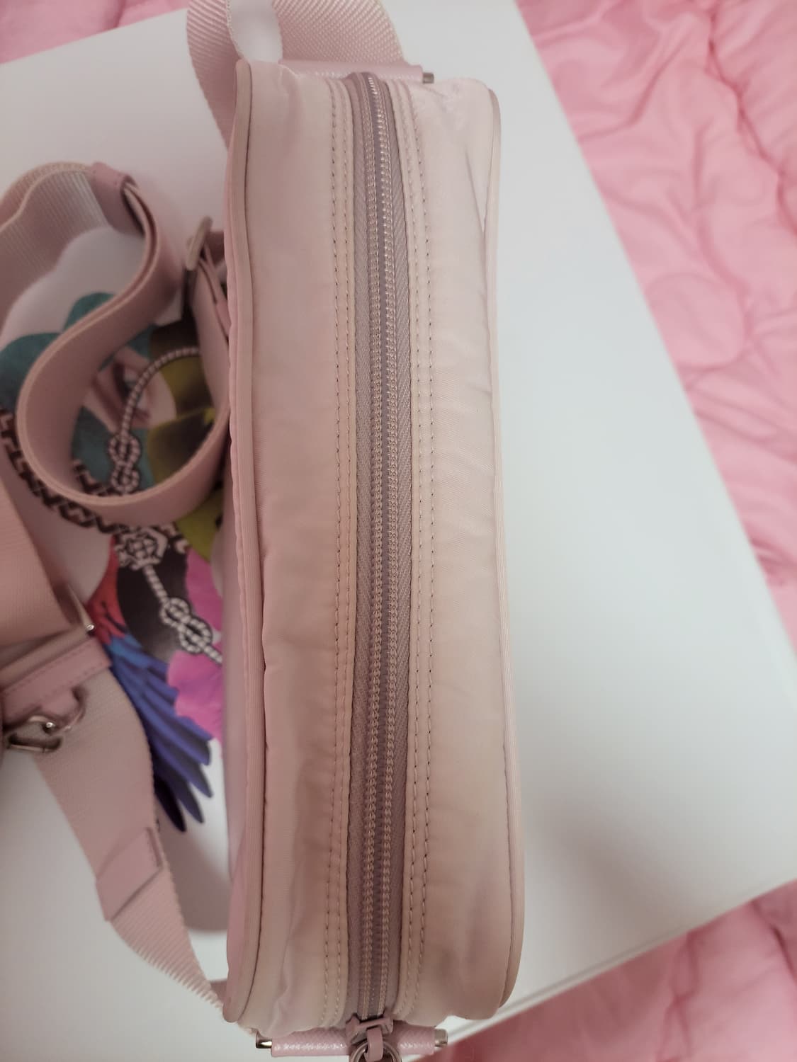 정품)급처상태양호!프라다 핑크 삼각로고 리나일론 렉탱글 크로스숄더백 가방 상품이미지8