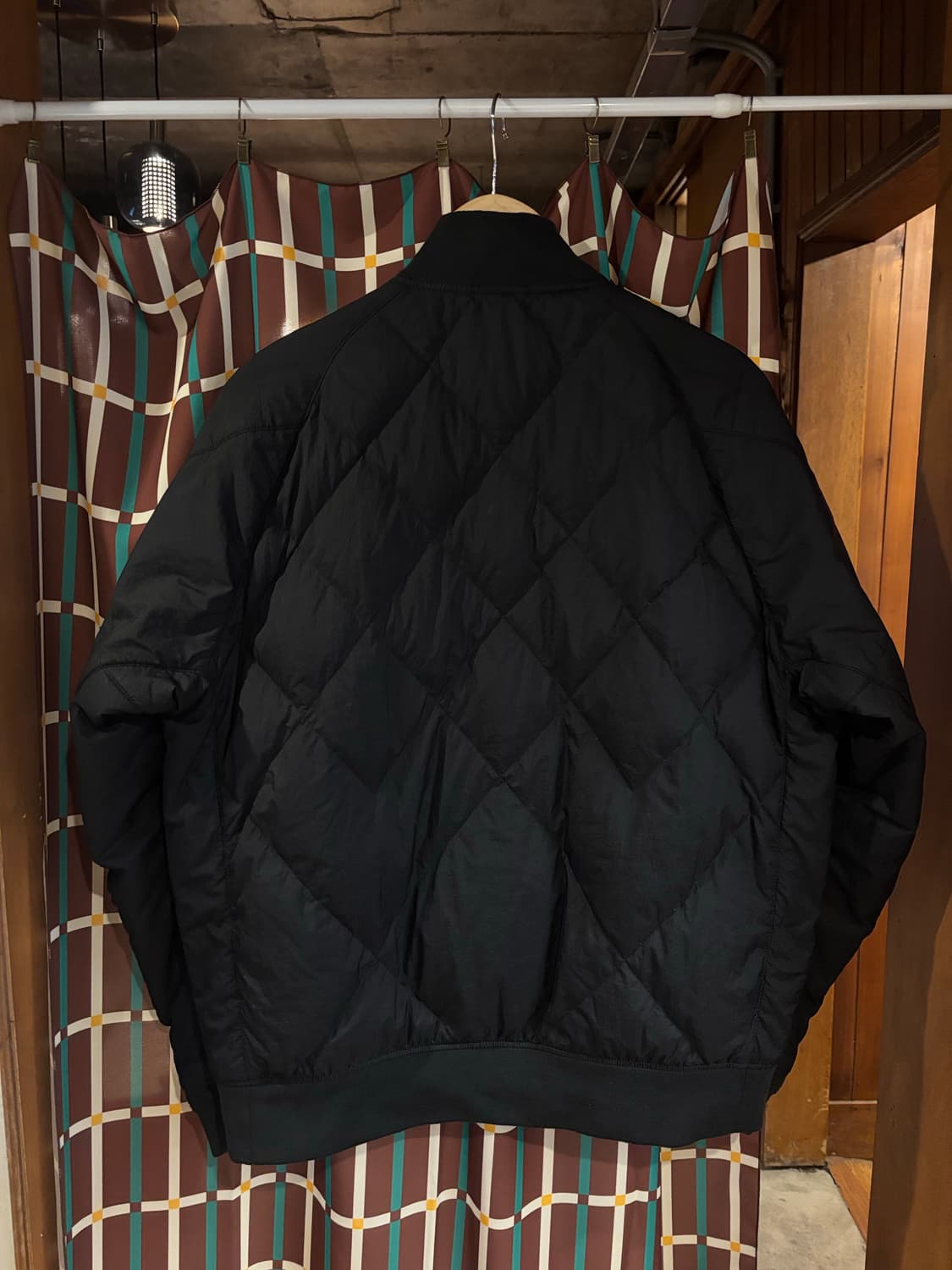 유니클로 화이트마운티니어링 하이브리드 다운자켓 상품이미지4