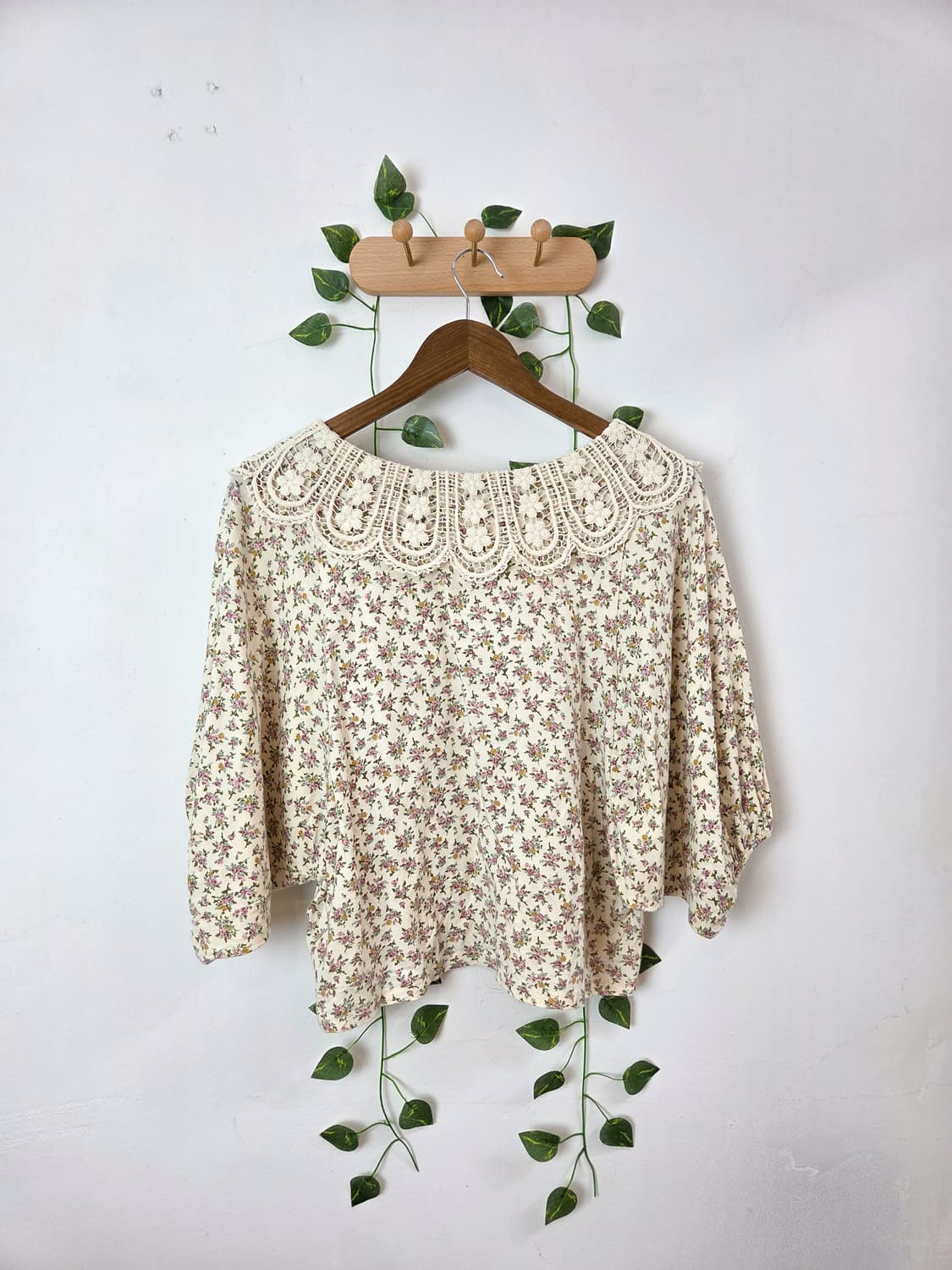 earth music 잔꽃 가오리핏 탑 상품이미지4