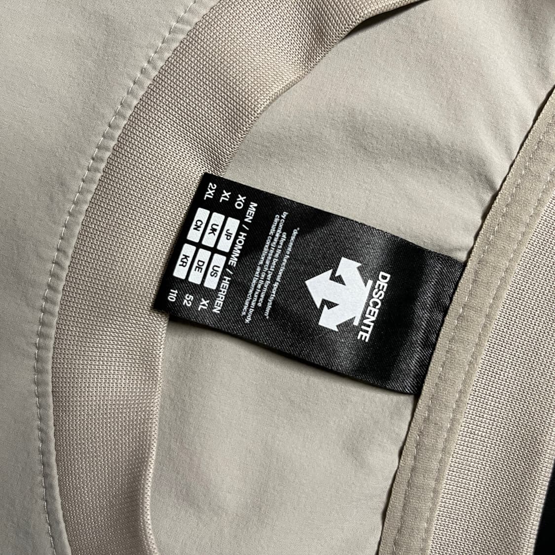 데상트 웜업 맨투맨 상품이미지6