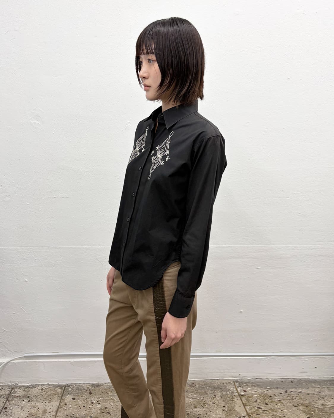 아네스베 자수 디테일 셔츠 상품이미지3