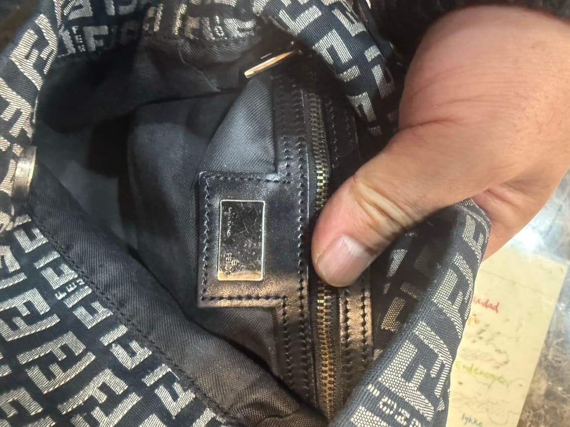 정품 펜디 주카 크로스백 팝니다 상품이미지7