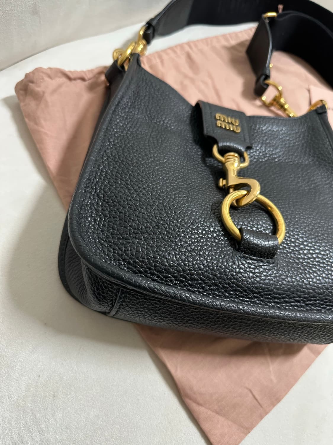 [SA 정품] 미우미우 스냅 후크 크로스백 상품이미지3