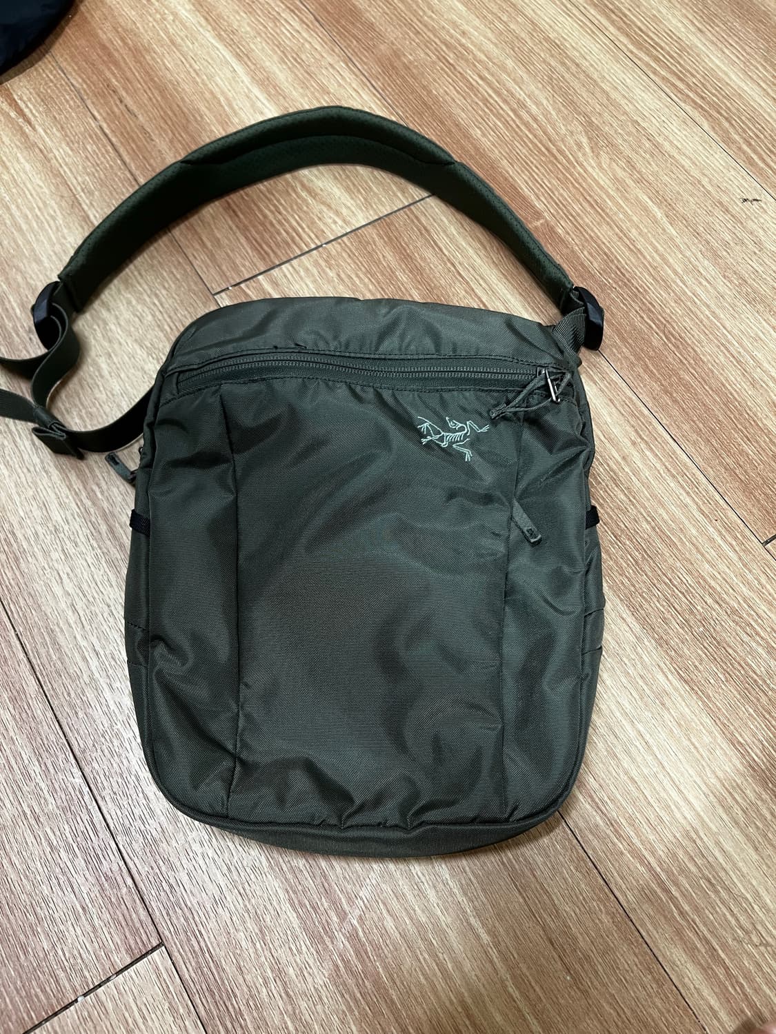 아크테릭스 맨티스 슬링팩 크로스백 그린 판매 상품이미지1