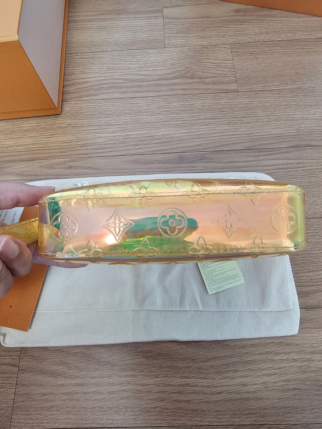 루이비통 버질아블로 프리즘 포쉐트 볼가 클러치백 상품이미지7