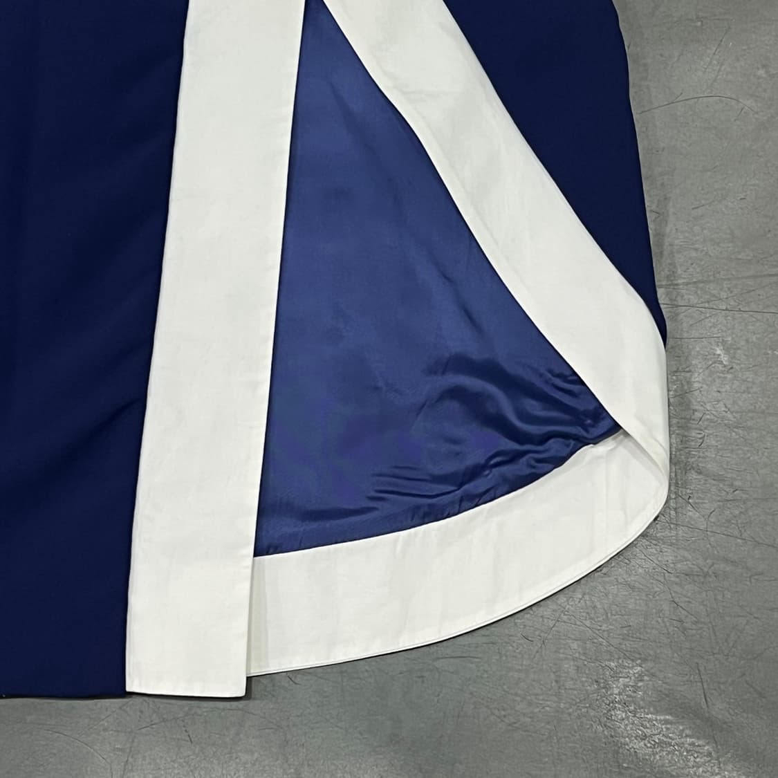  jw앤더슨 배색 미디 스커트 y16030 상품이미지4