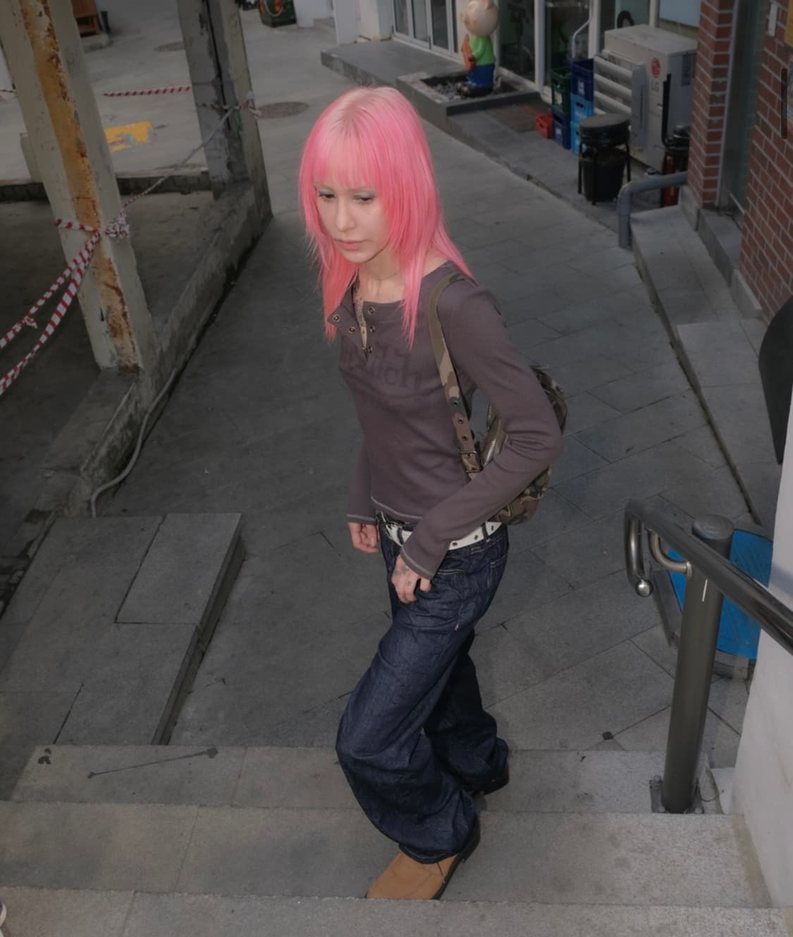 본더치 x 오디너리 홀리데이 와플 스냅 티셔츠 차콜 상품이미지5