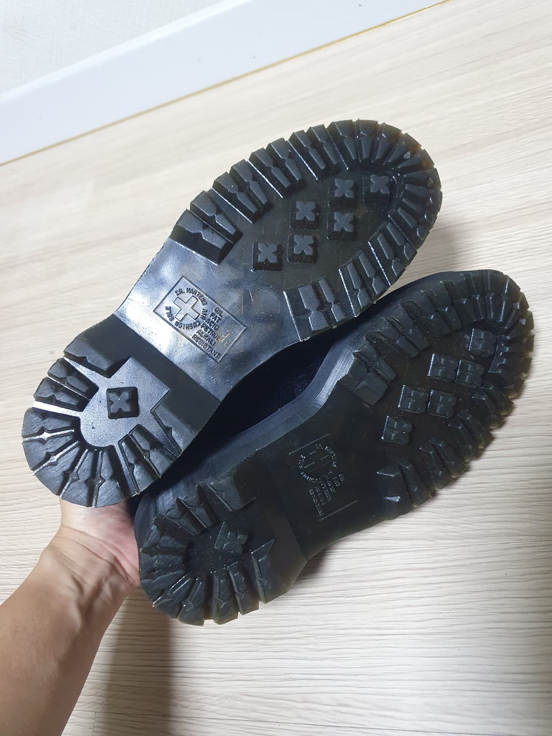 닥터마틴 홀리 벨벳 블랙 플랫폼 슈즈 240 상품이미지8