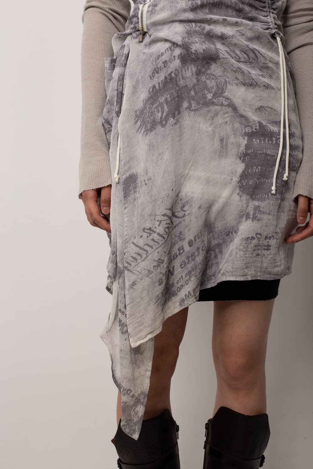 BAJRA ASYMMETRIC DRAPE ZIP UP VEST 상품이미지3