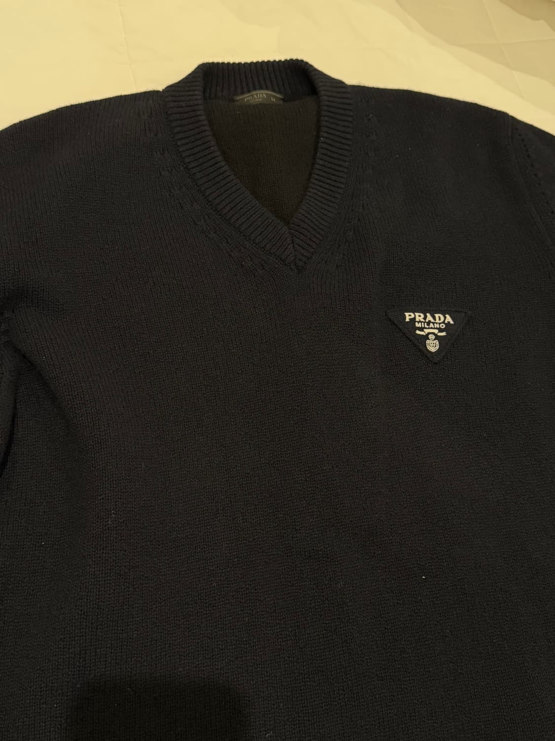 Prada V neck Knit 프라다 브이넥 니트 상품이미지1