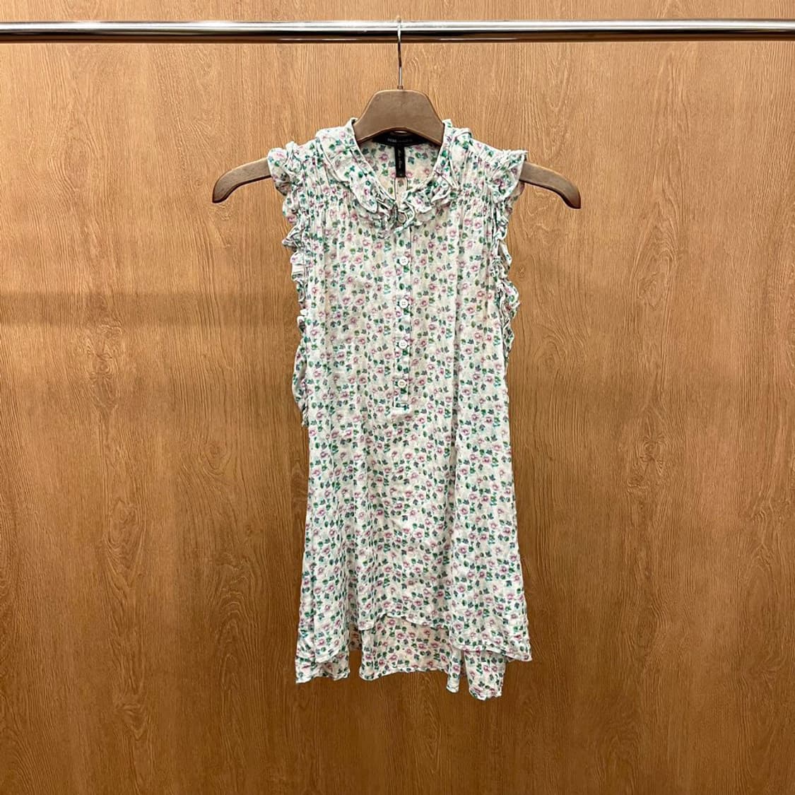 비씨비지 막스아즈리아 슬리브리스 블라우스 플라워 패턴 셔링 디테일 상품이미지2