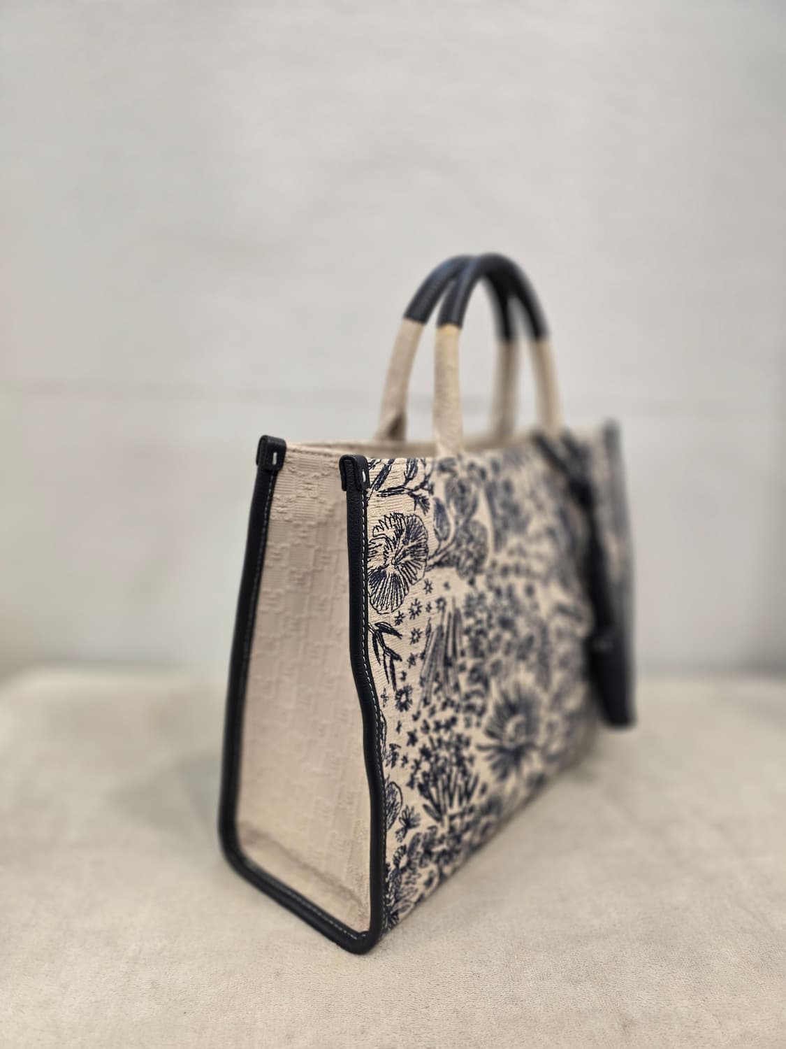 닥스 네이비 플라워 자수 자카드 토트백 가방 상품이미지4