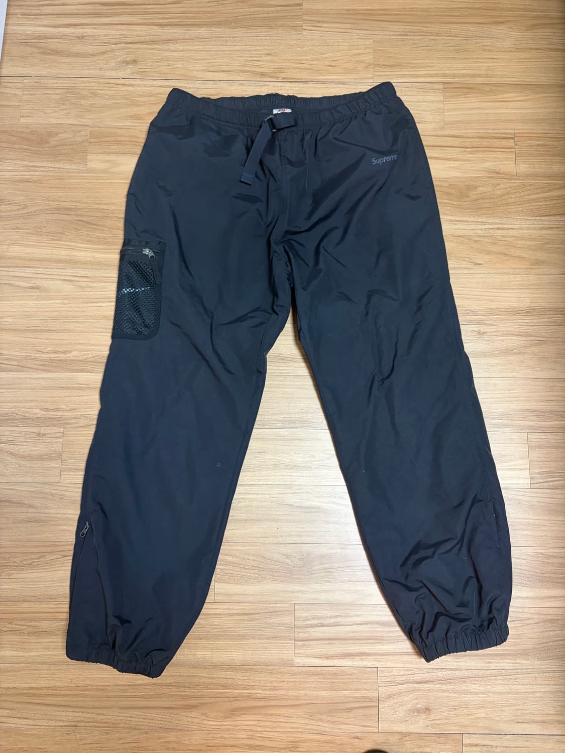 슈프림 X 나이키 트레일 러닝 팬츠 상품이미지1