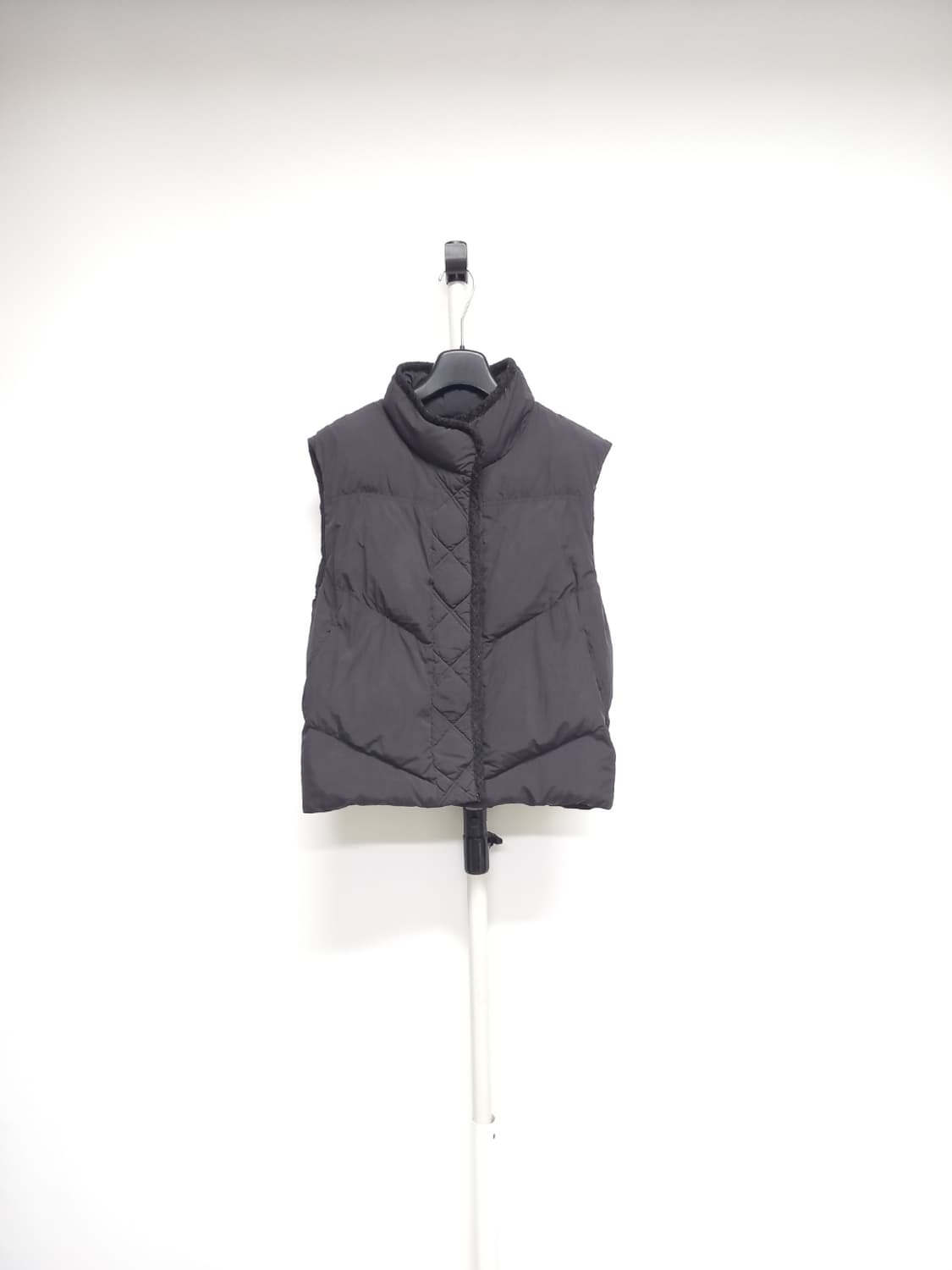 나이스클랍 추동 패딩 베스트 55.66 상품이미지1