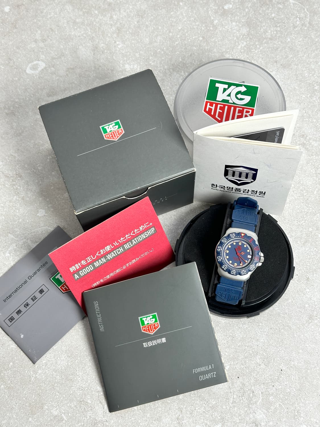 태그호이어 포뮬러 1 프로페셔널 200M 쿼츠 네이비 러버 상품이미지1