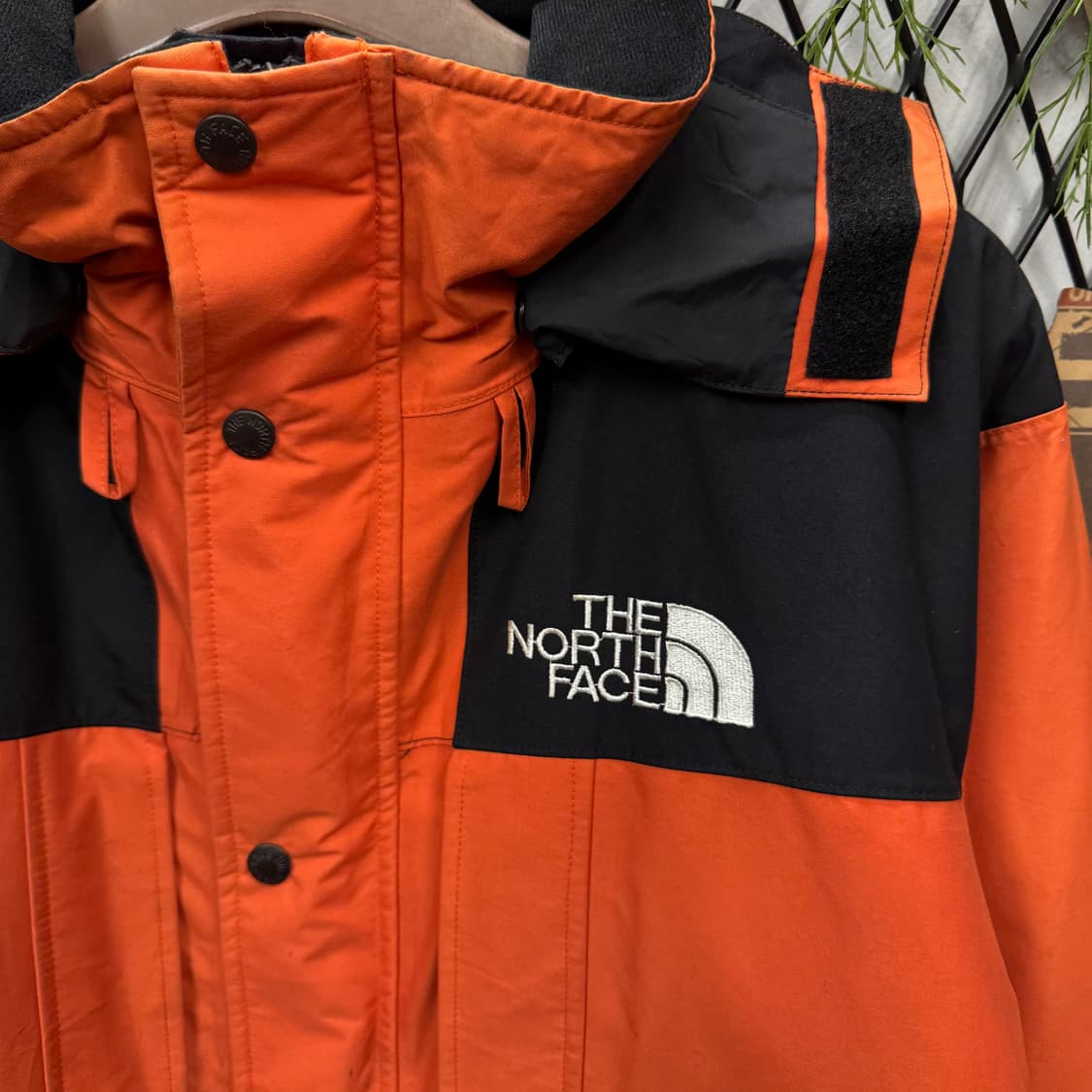 00s 노스페이스 고어텍스 후드 마운틴 파카 오렌지 블랙 상품이미지5