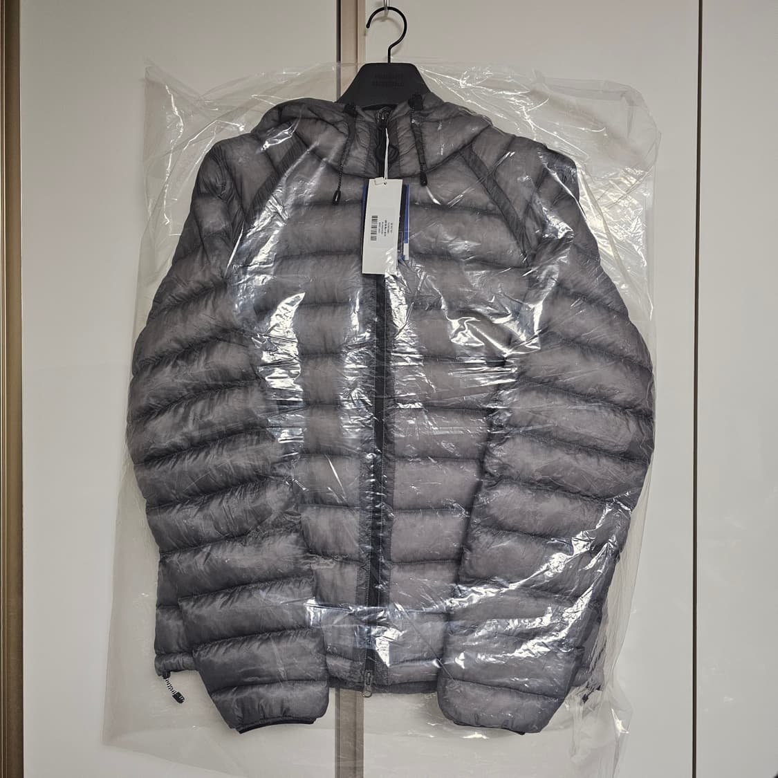 예약.. L 새제품) 수아레 시어쉘 경량 패딩 그레이 100 ~ 105 상품이미지1