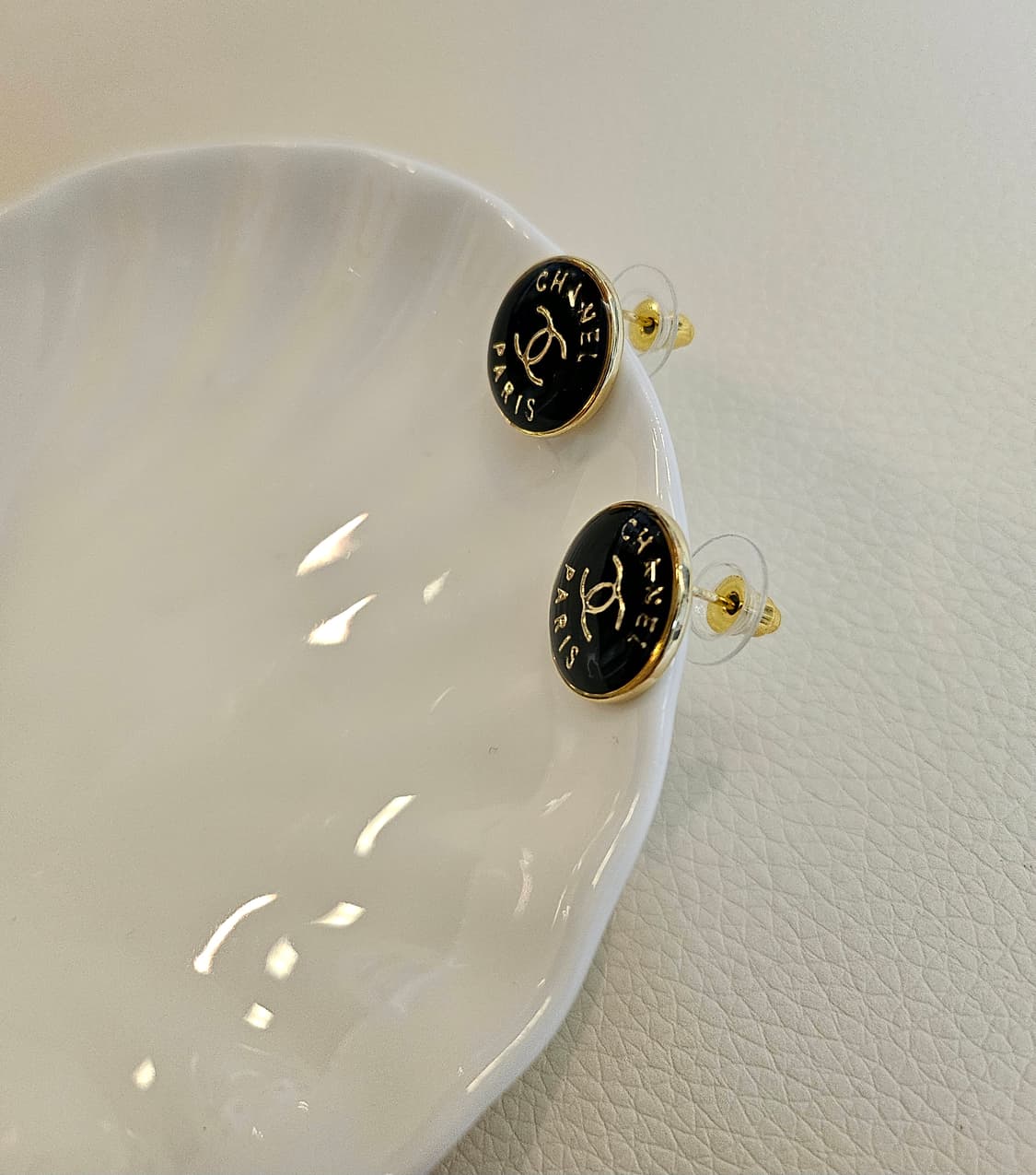 샤넬 단추 CC로고 블랙 귀걸이 업사이클링 상품이미지2