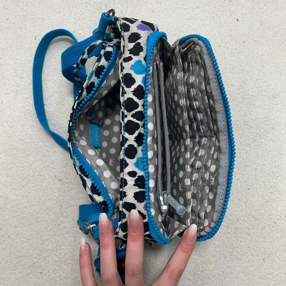 키플링 아바누 미디엄 큐리어스 레오파드 크로스백 블루 상품이미지6