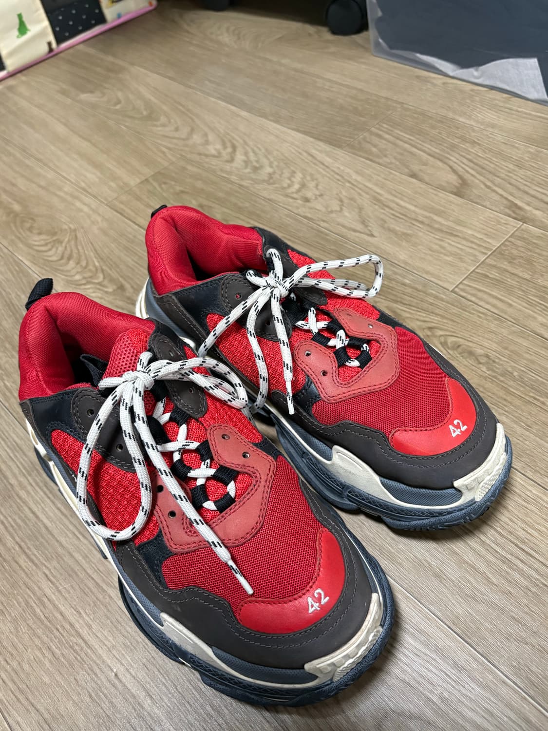 발렌시아가 트리플S 스니커지 42 데드풀 에디션 상품이미지1